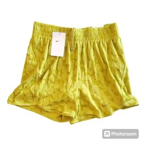 Girls Nike Loose fit shorts, Multiple Sizes